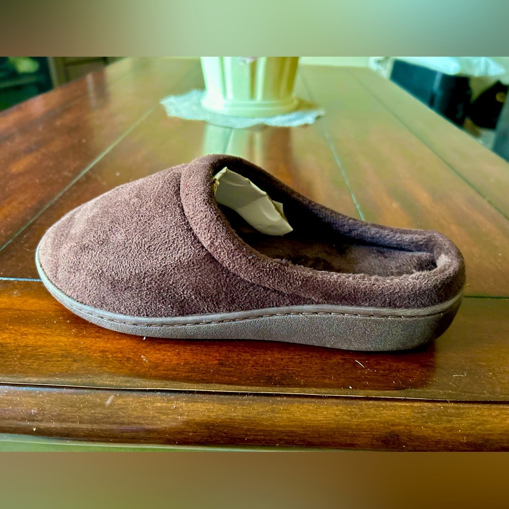 New -Men’s / Women’s Memory Foam Slippers
Brown